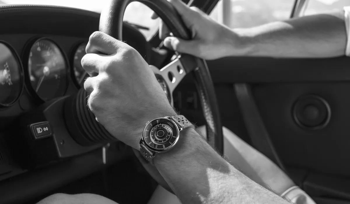 Watch strap style comparison image